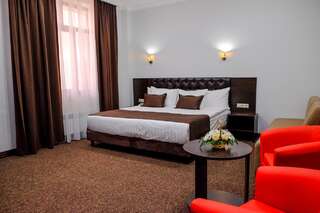 Отель Гостиница «ЖанаОтель» Актау Люкс с кроватью размера "queen-size"-2